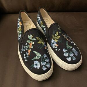 NWT Rifle Paper Co Embroidered Triple Decker Slip On Keds (Size W8/Kids 6)